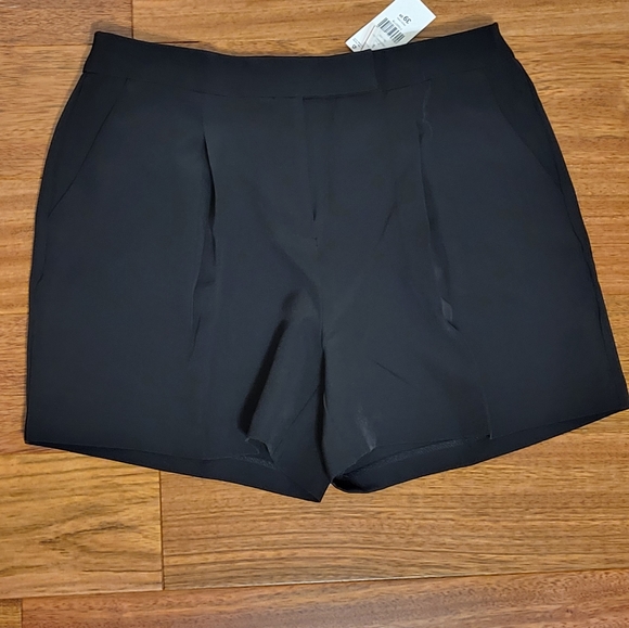 NWT pleated trouser short - Picture 4 of 10